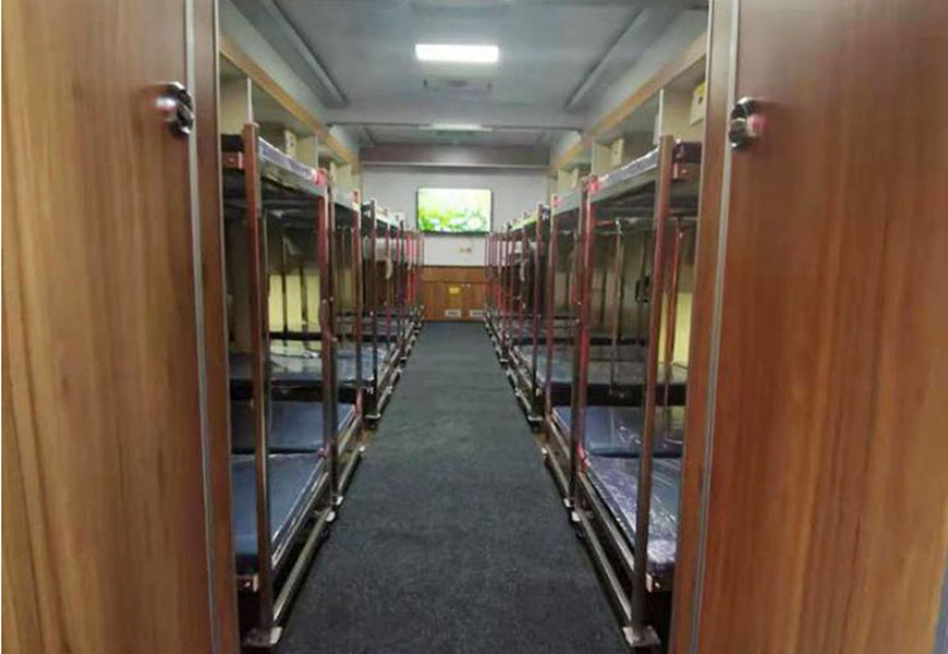 重汽豪沃宿營(yíng)車(chē)