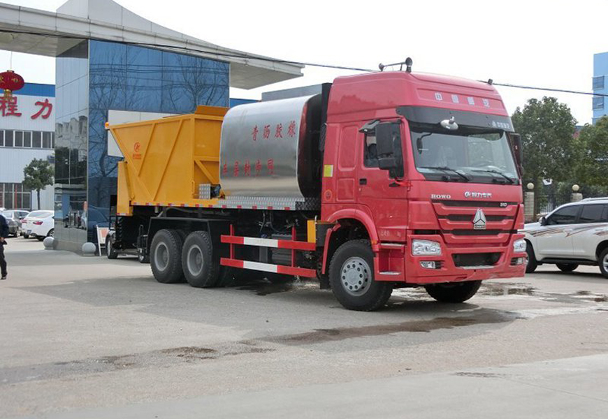 重汽同步碎石封層車(chē)