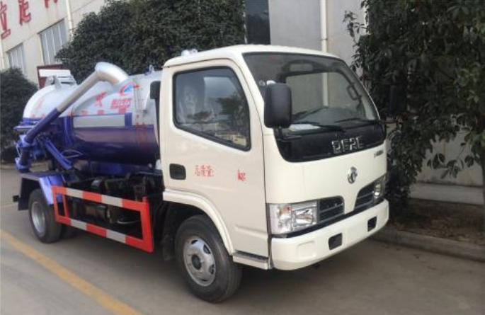 成都客戶文先生不遠(yuǎn)千里在我程力集團(tuán)訂購(gòu)東風(fēng)小多利卡吸污車(chē)